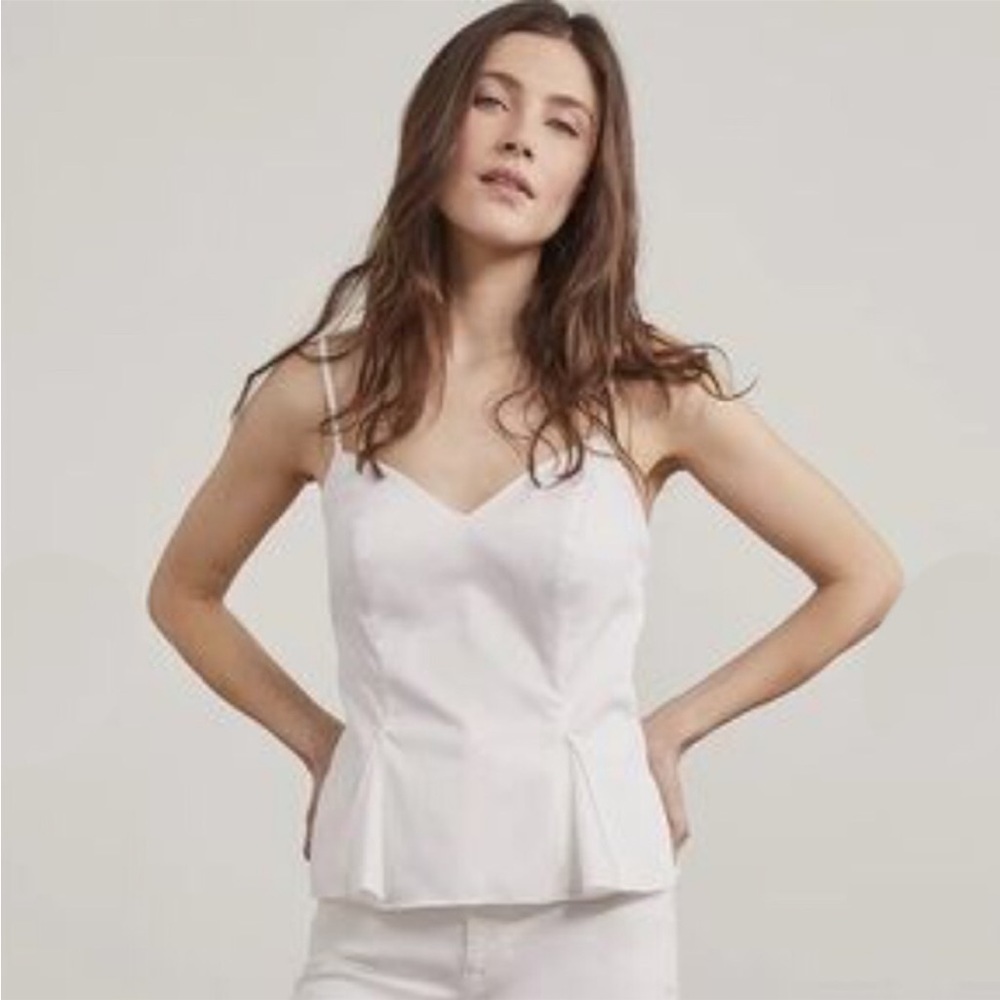 Elizabeth and James NWT white cropped tank smocked back medium